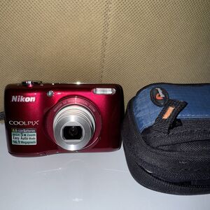 Nikon Coolpix L26 16.1MP Compact Digital Camera Working Great RED Lowepro Case